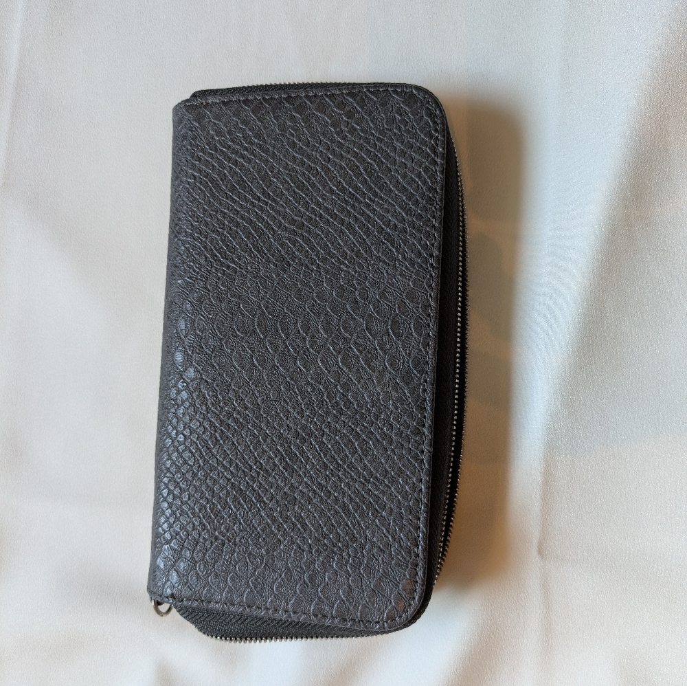 Thirty-One "All About the Benjamins" wallet in the "City Charcoal Snake" print.